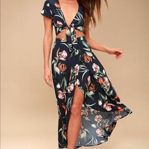 Lulu’s Navy Blue Floral Print Two-Piece Maxi Dress. Size M